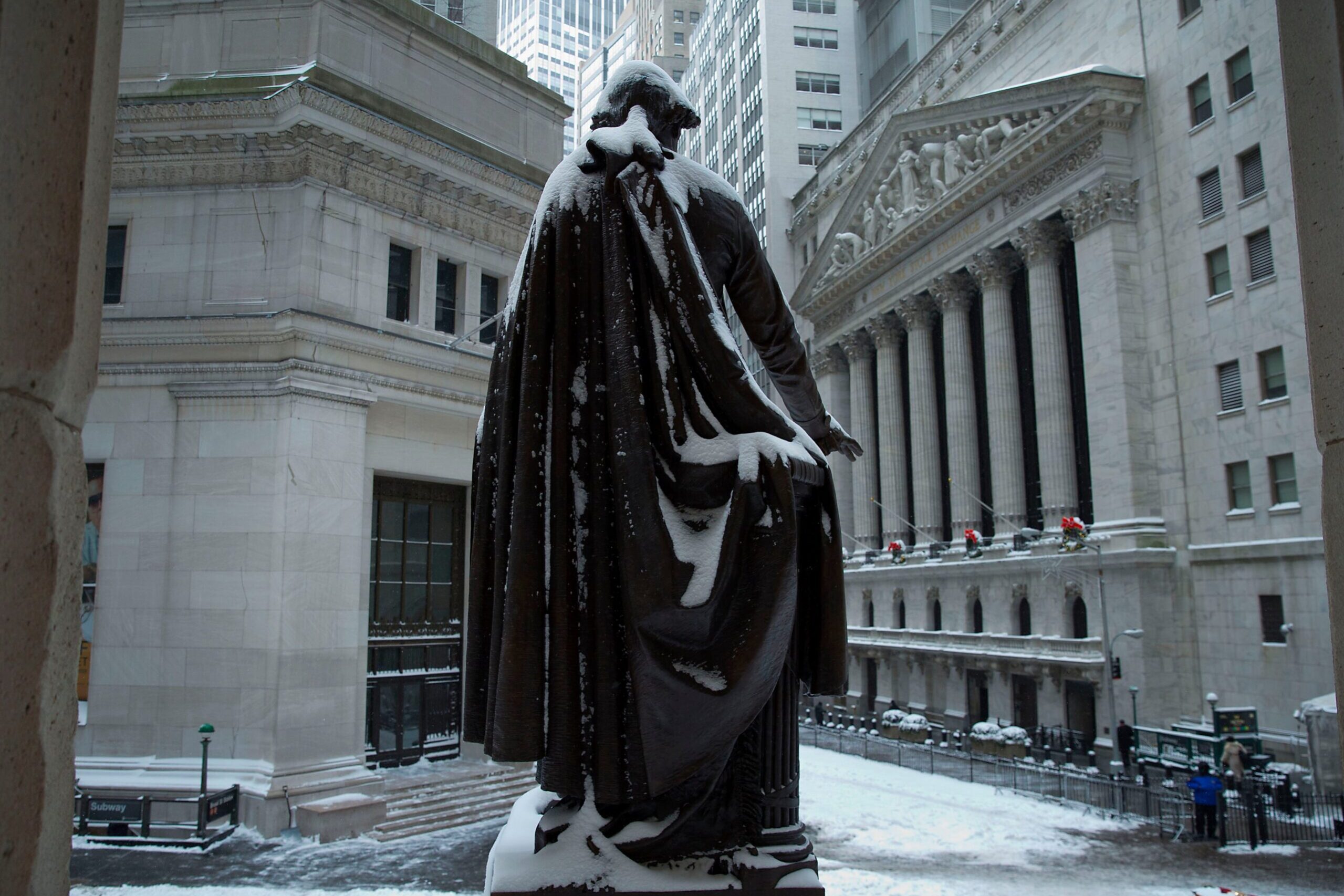 150127_INV_WallStreetEmpty